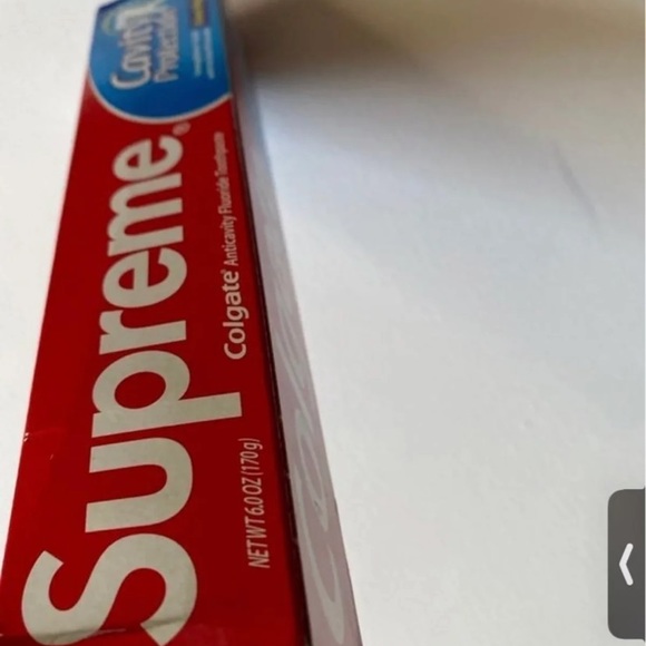 Supreme - Picture 3 of 3